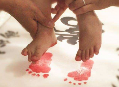 宝宝为什么出生时要留存脚印